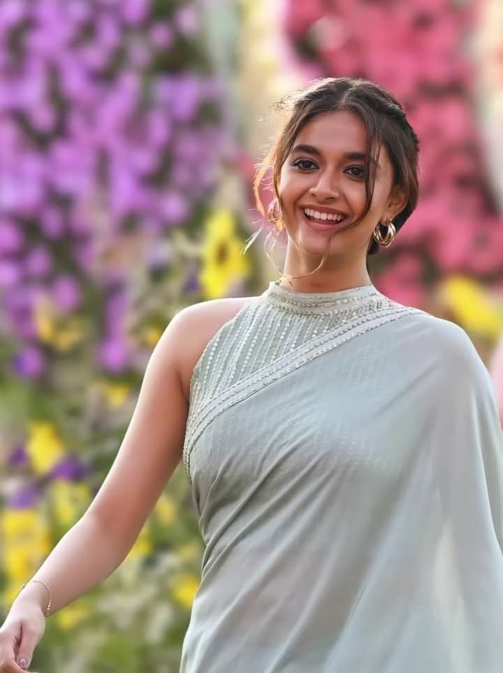 _siva_keerthy's tweet image. Who needs flowers when she’s already the prettiest one in the garden? 🌷💐😍
@KeerthyOfficial  💖💘

#KeerthySuresh #QueenVibes #TimelessBeauty
