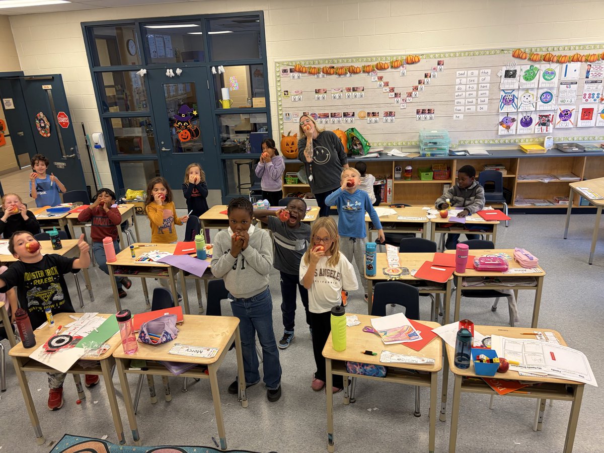 Miss Kay tweet media