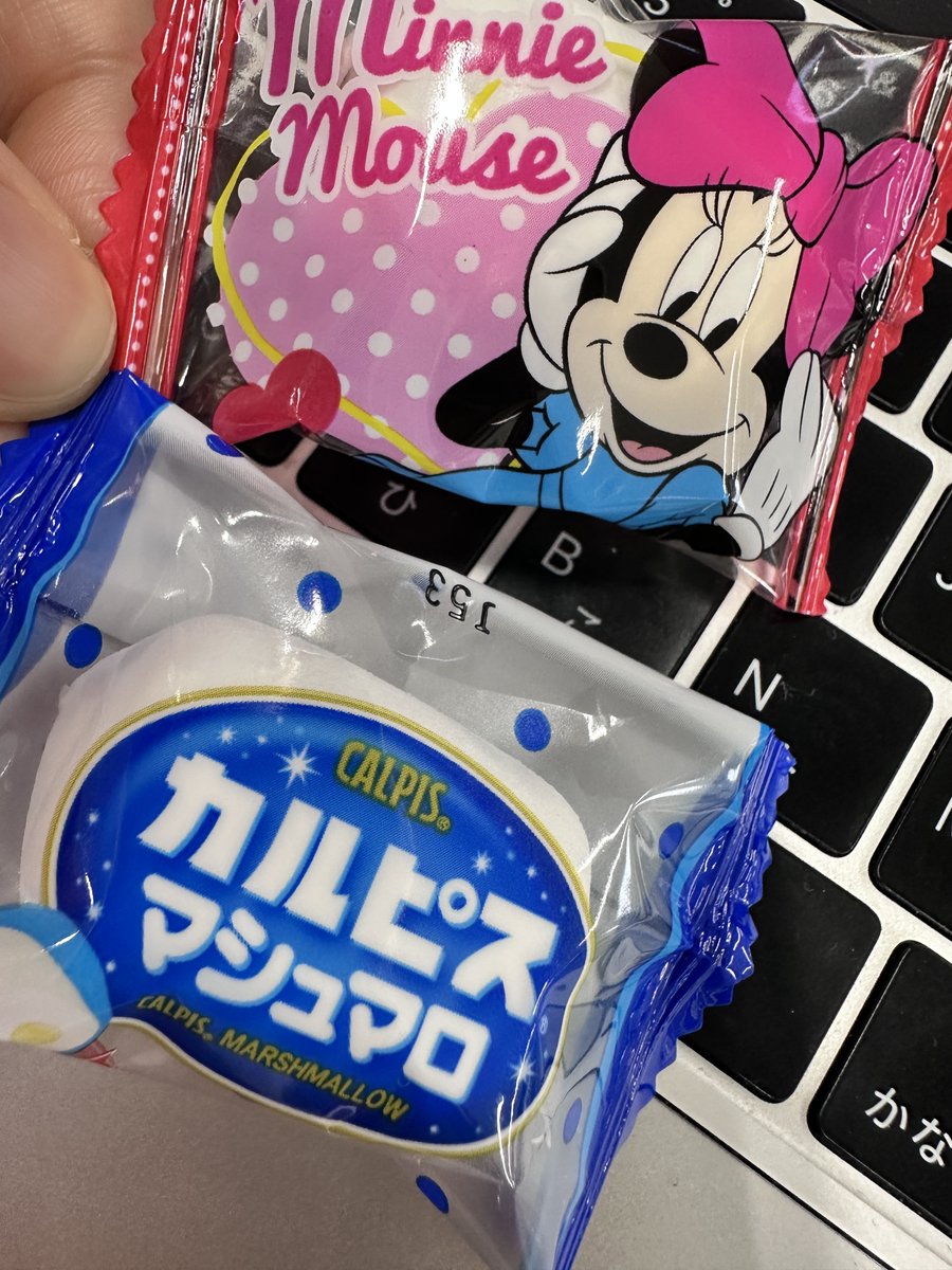 おはようございまス
#世田谷区三軒茶屋 は曇り☁️

🕯️🎃HAPPY HALLOWEEN👻😈
お菓子ください🍭( '-' 🍫 )

先日また横浜GRITSの畑山選手、杉本選手が
来訪してくださいました🏒✨
マシュマロありがとうございます！

#企業公式が朝の挨拶を言い合う
#企業公式相互フォロー