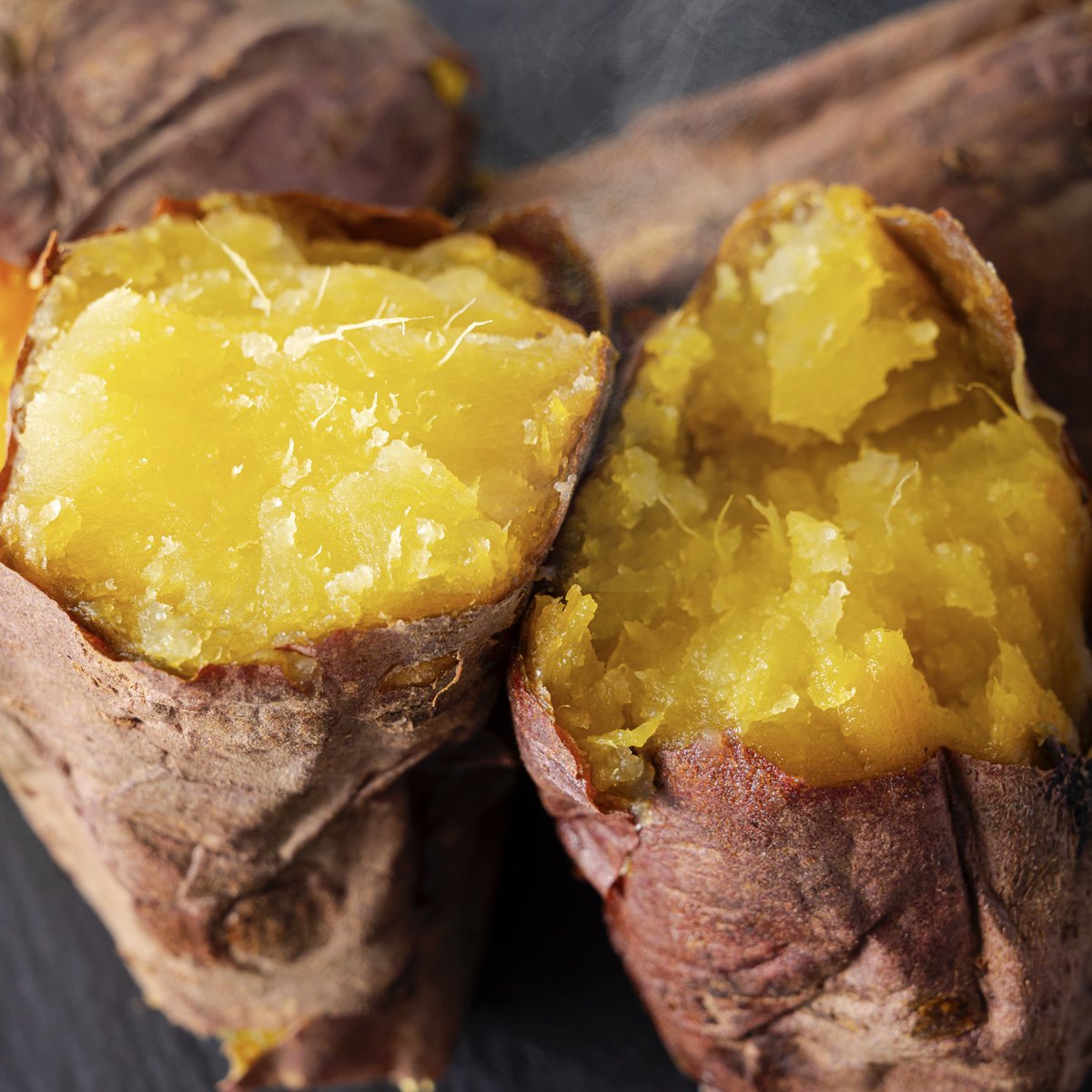 『赤坂おぎ乃和甘』11月の期間限定新作
『蜜芋生クリーム』焼き芋にした蜜芋の甘やかな香りを残したなめらかな餡に隠し味にバターを入れたコクのある蜜芋クリームと生クリームを合わせ秋の香り広がる期間限定生どらやき。およそ1年の時を経て復刻。虎ノ門と大宮両店舗で11月4日より販売開始。