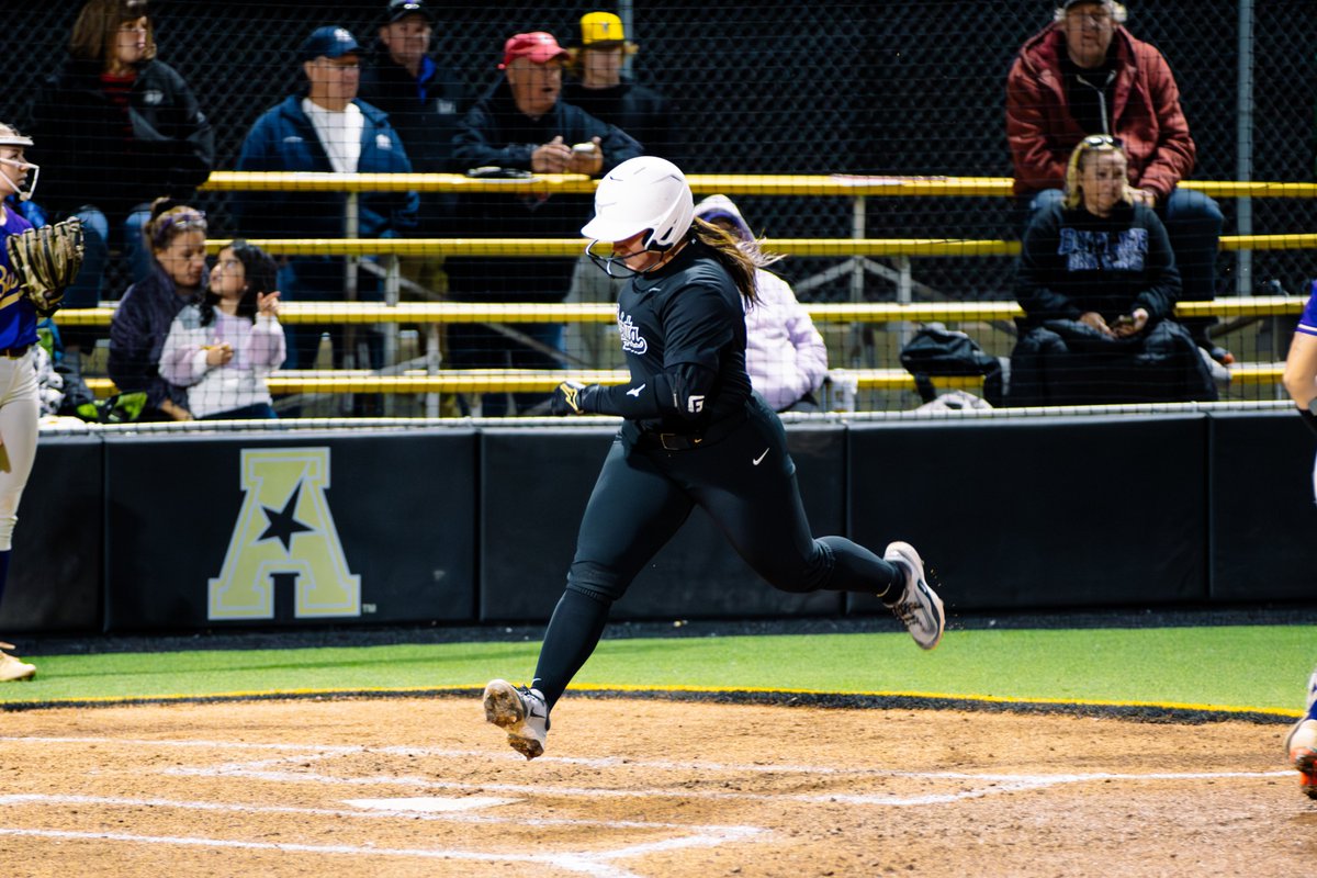 Trinity Allen inside the park home run?
Trinity Allen INSIDE THE PARK HOME RUN!