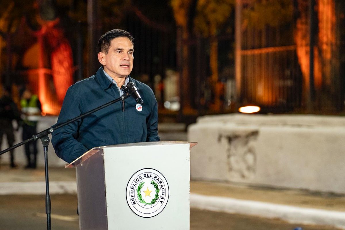 PresidenciaPy's tweet image. .Esta iniciativa, busca modernizar el sistema eléctrico, reemplazar redes aéreas por subterráneas, mejorar la seguridad, reducir la polución visual y embellecer el espacio urbano, beneficiando a toda la ciudadanía. (2/2)