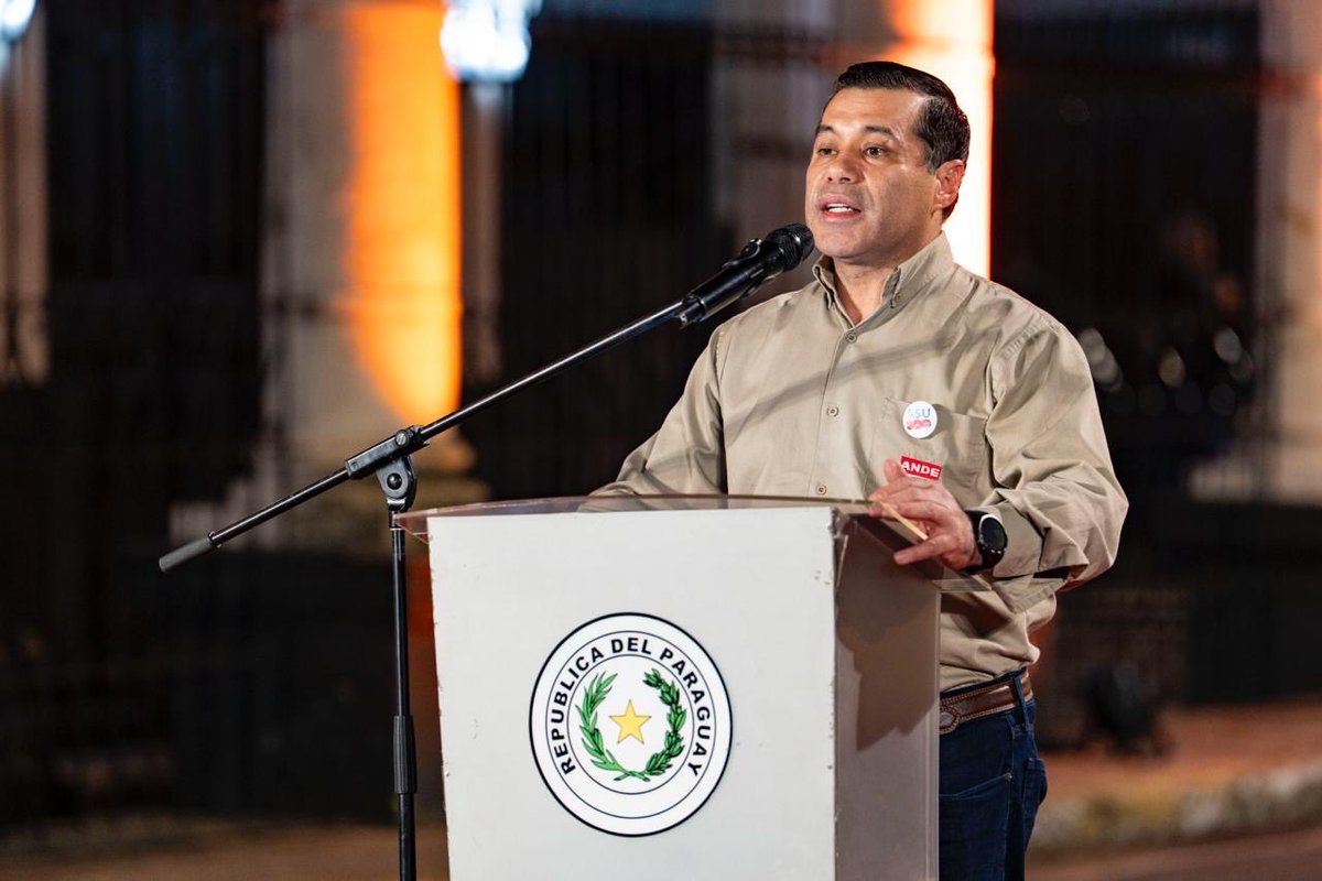 PresidenciaPy's tweet image. .Esta iniciativa, busca modernizar el sistema eléctrico, reemplazar redes aéreas por subterráneas, mejorar la seguridad, reducir la polución visual y embellecer el espacio urbano, beneficiando a toda la ciudadanía. (2/2)