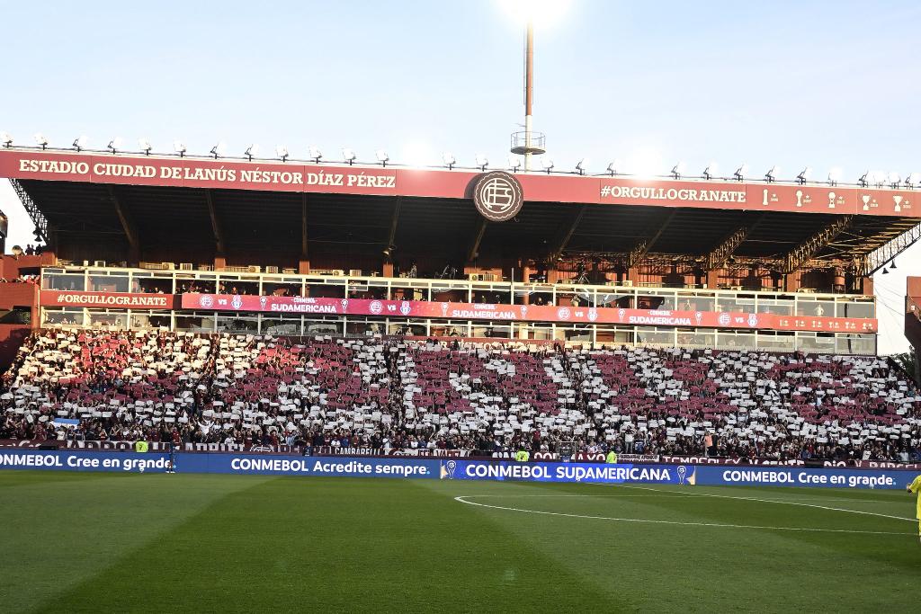JuliMicheles's tweet photo. Nos acordaremos toda la vida de Gustavo Lorenzetti como el último bocón que se animó a decir algo así de la cancha de #Lanús https://t.co/hnggSqf9D8