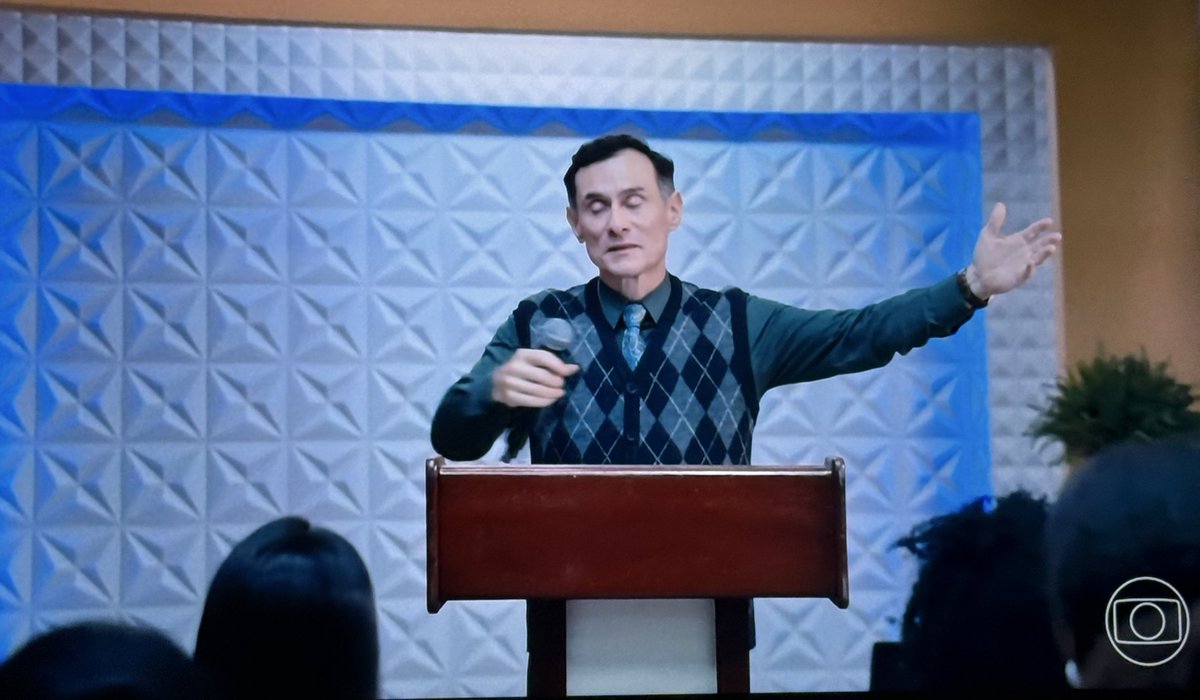 babi's tweet image. O fato dele ter acabado de sair de um papel de bicheiro, tá me fazendo desconfiar que esse pastor vai aprontar algo
Fonte: vozes da minha cabeça #TrêsGraças