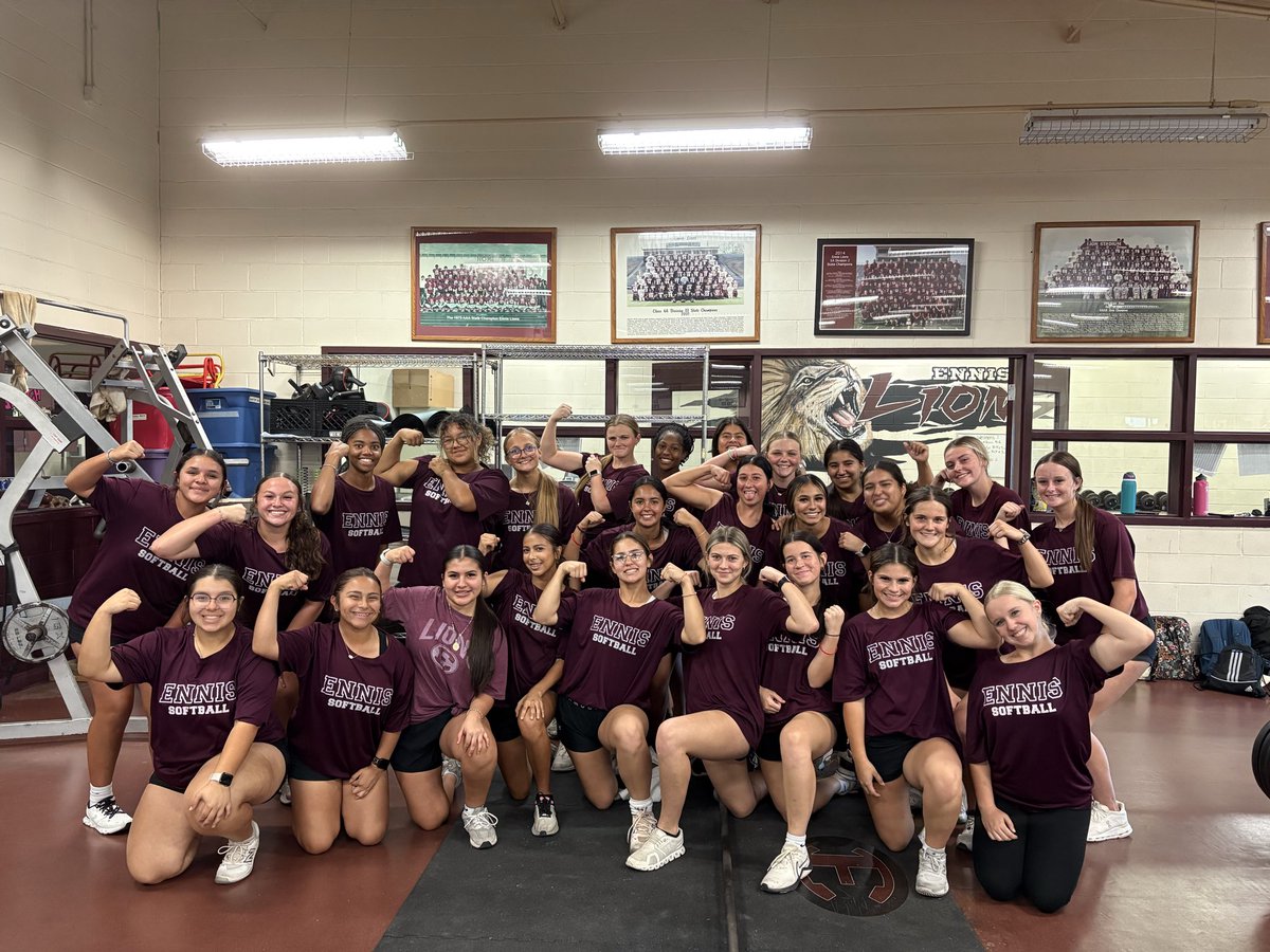 Warning: muscles under construction 🚧 New PR’s in the weight room today!💥