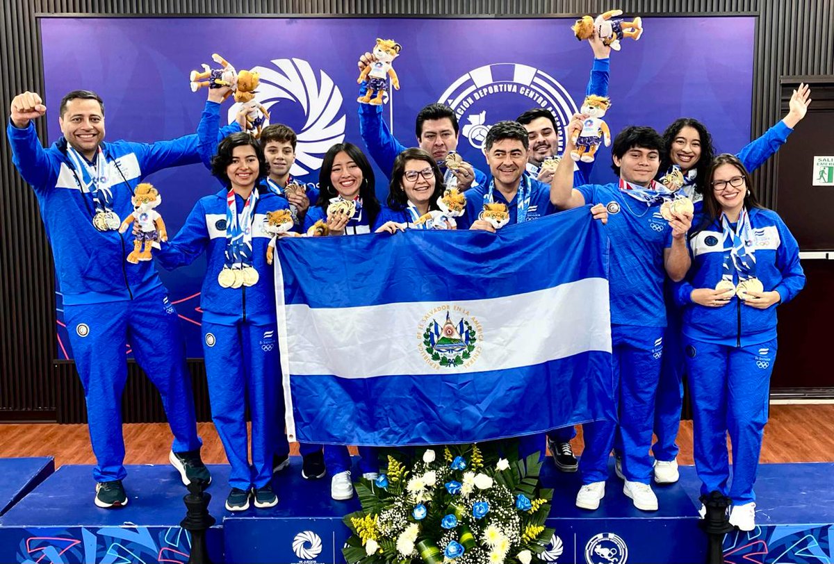 indeselsalvador's tweet photo. #LaFotoINDES 📸
 
CAMPEONES CENTROAMERICANOS EN AJEDREZ ♟️🇸🇻🔥

La delegación salvadoreña de ajedrez se consolidó como campeón absoluto de la disciplina de ajedrez en la justa regional, cerrando con un total de 6 oros, 2 platas y 2 bronces.

#ConstruyendoElCamino 🇸🇻 https://t.co/N9YKzvR2Y9
