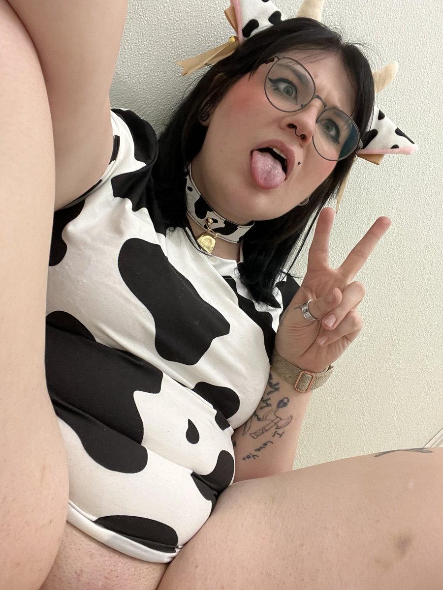 BeckyBrainless's tweet photo. Recorded a video of me edging in the bathroom, dm if you’re interest in it! We can work out the payment method 💋🩷 https://t.co/zEUgPXxKA8