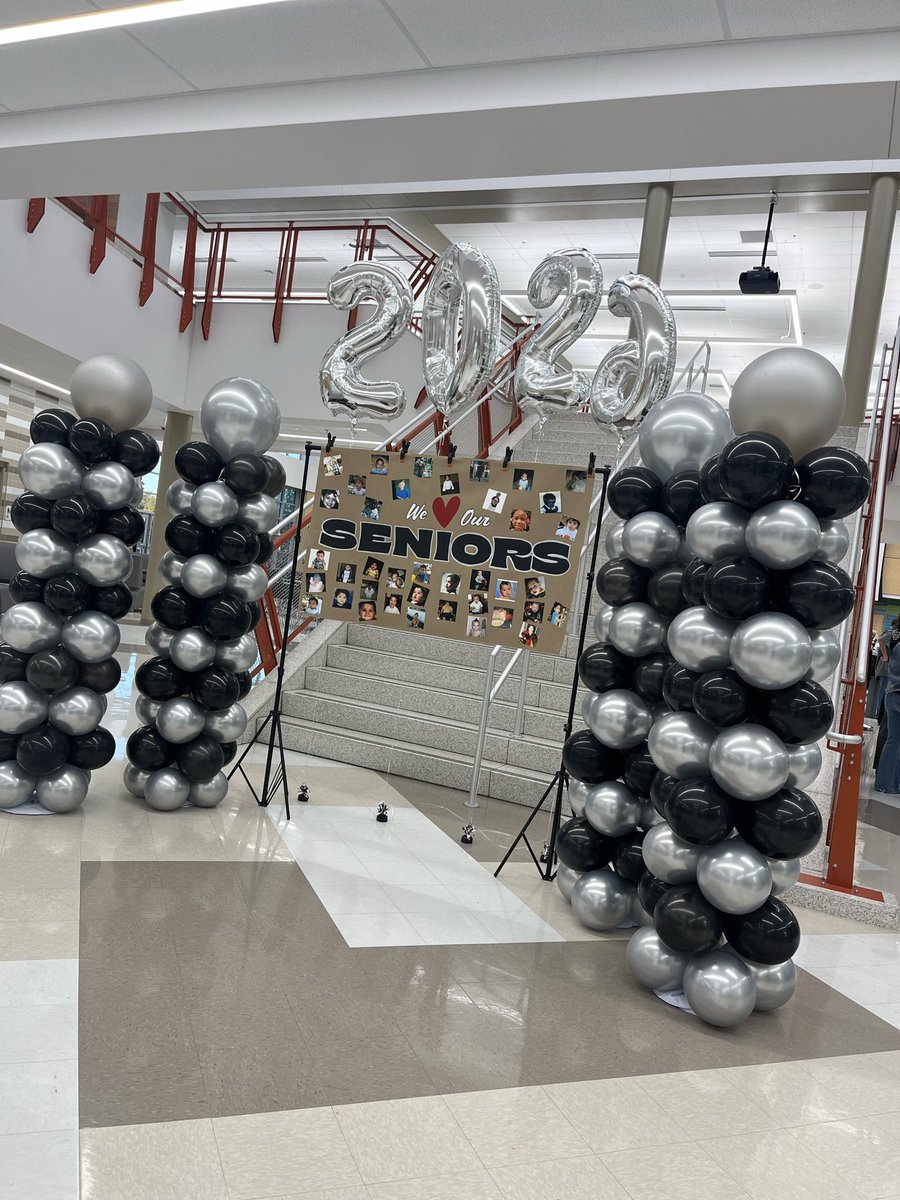 WildcatsDen_SA's tweet photo. What a night! ✨ Yesterday we honored our Legacy Class — Seniors 2026 at their football dinner. A night to remember for our boys and their families. 🤍🐾
Proud of you, Wildcats!
#LegacyClass #SotomayorPride #WildcatsFootball #Senior2026 https://t.co/973zcRfvQ7