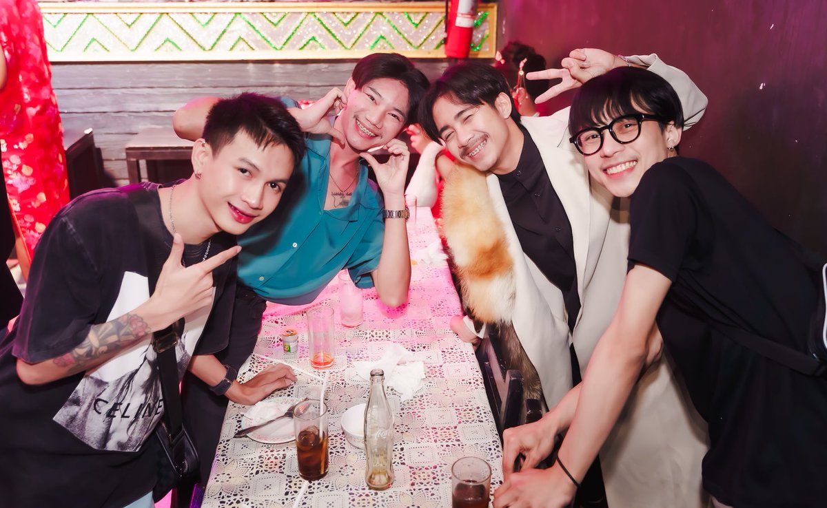 Ar_Ram2004's tweet photo. เด็กดีกินโค้กถ้าเด็กดื้อขอโม๊คพี่ได้อะป่าว🫣💦 https://t.co/MyVLhjt13e