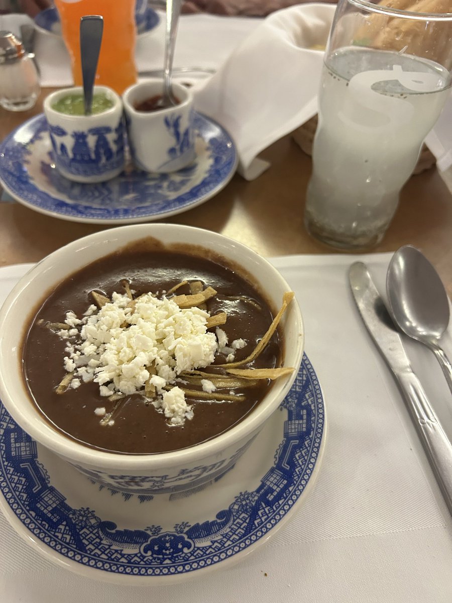 Si me pagaran cada que voy al Sanborns estoy seguro que ya sería rico jaja
Sanborns mi lugar seguro