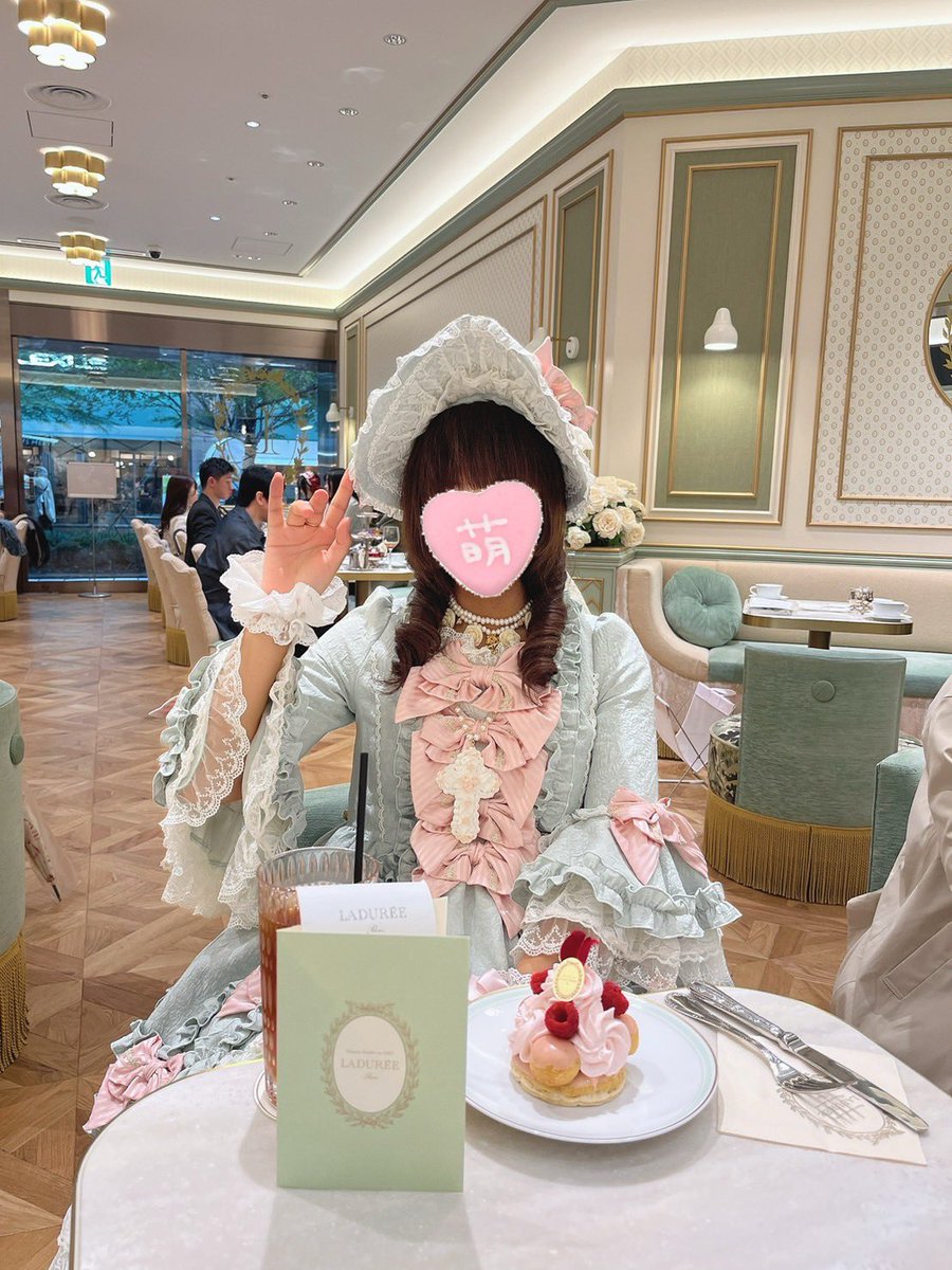 Angelic Pretty
ポンパドゥール

세실님 덕분에 입어본 퐁파두르!
트윈이던건데 둘 사진 같이 찍기 어려웠어서 아쉽🥲