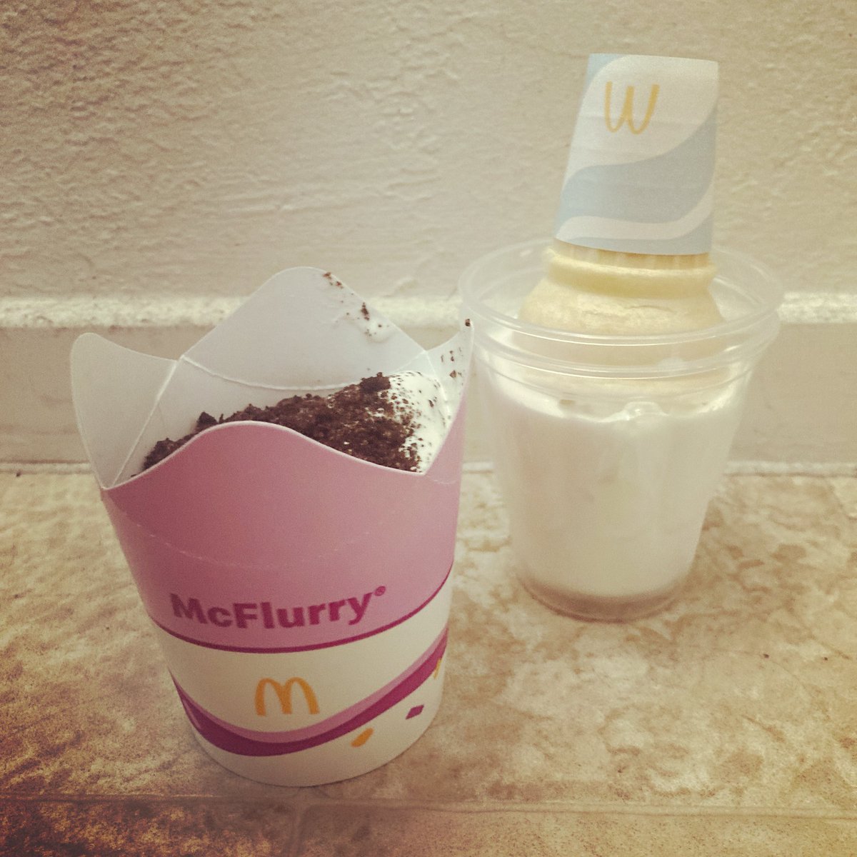AaronIsREAL's tweet photo. Happy Birthday to me… I guess… Upside down🍦in a cup and more 🍨 + @Oreo! https://t.co/7wBJYZ6qOR