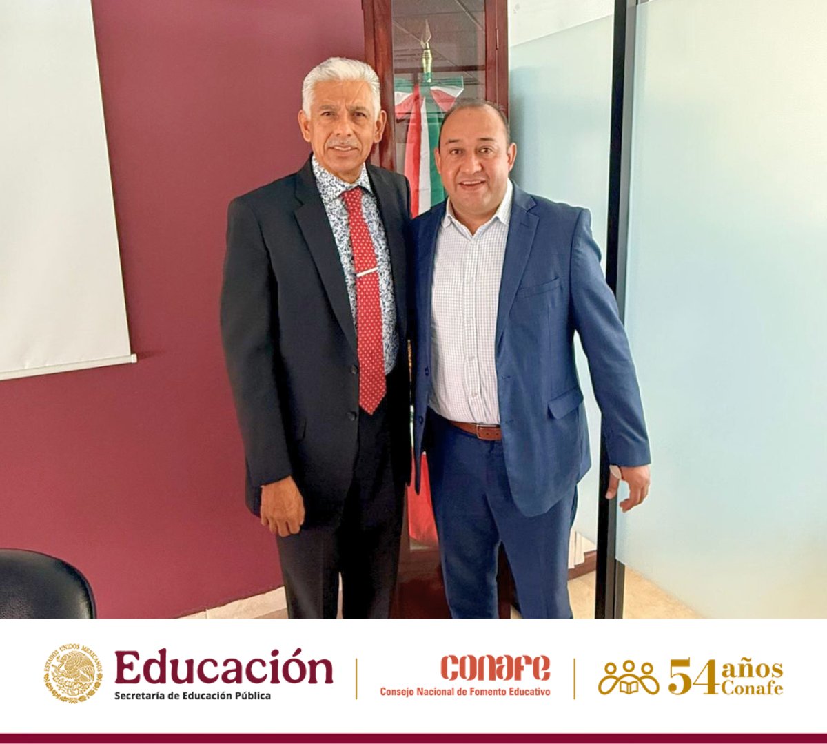 conafe_edomx's tweet photo. Nuestro CO.T. Marco Antonio Reyes se reunió con el Director, de Prepa Abierta @SEIEM_mx Mtro. Eduardo Martínez para fortalecer el convenio que permitirá a la comunidad @CONAFE_EdoMex continuar sus estudios y reducir el rezago educativo.
#EducaciónParaTodos #ConafeEdoméx https://t.co/D5g6TvezNy