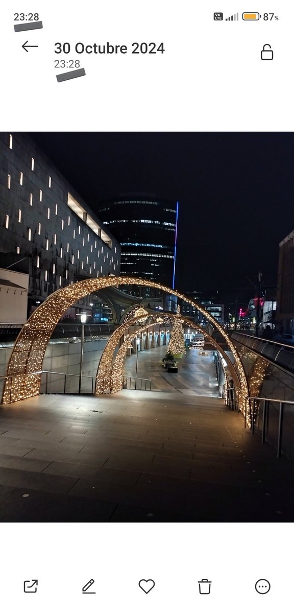 Antes he dicho: voy a mirar la última foto que hice el día del concierto que fue hace un año. Y lo he mirado a la misma hora exacta que hice la última foto. EN SHOCK estaba cuando me he dado cuenta