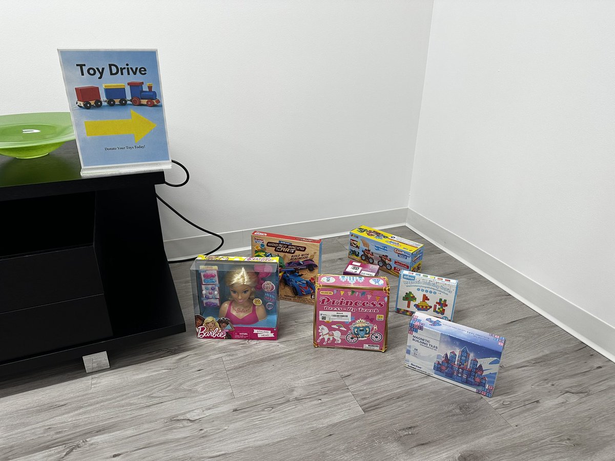 We opened the Christmas Toy Drive for kids in need yesterday evening and look what came in today. 

191 to go 😁👍

Thank you Todd Kleinfeld
#christmas #toydrive