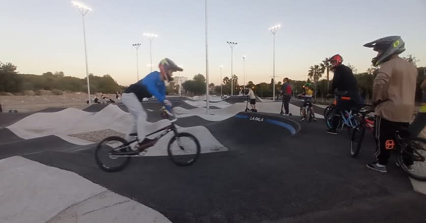 PalomarJulian's tweet image. #Bétera disfruta de la segunda parada de las Jornadas Informativas y de Tecnificación de #Pumptrack – ALICANTE Con el PLATO GRANDE @fciclismocv @Aytobetera share.google/Wfq81eQN8ty98S…