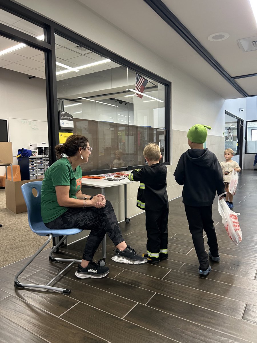 Rose Gonzales, MSEL (@mrsg03812) on Twitter photo The Sunshine Committee organized a trick-or-treat after school event for staff kids.  How fun is that!  #KISDinspires #KISDisHOMEtoME #petersonproud #TogetherWeCan <a href="/HPetersonMS/">HPetersonMS_KISD</a> The Sunshine Committee organized a trick-or-treat after school event for staff kids.  How fun is that!  #KISDinspires #KISDisHOMEtoME #petersonproud #TogetherWeCan <a href="/HPetersonMS/">HPetersonMS_KISD</a>