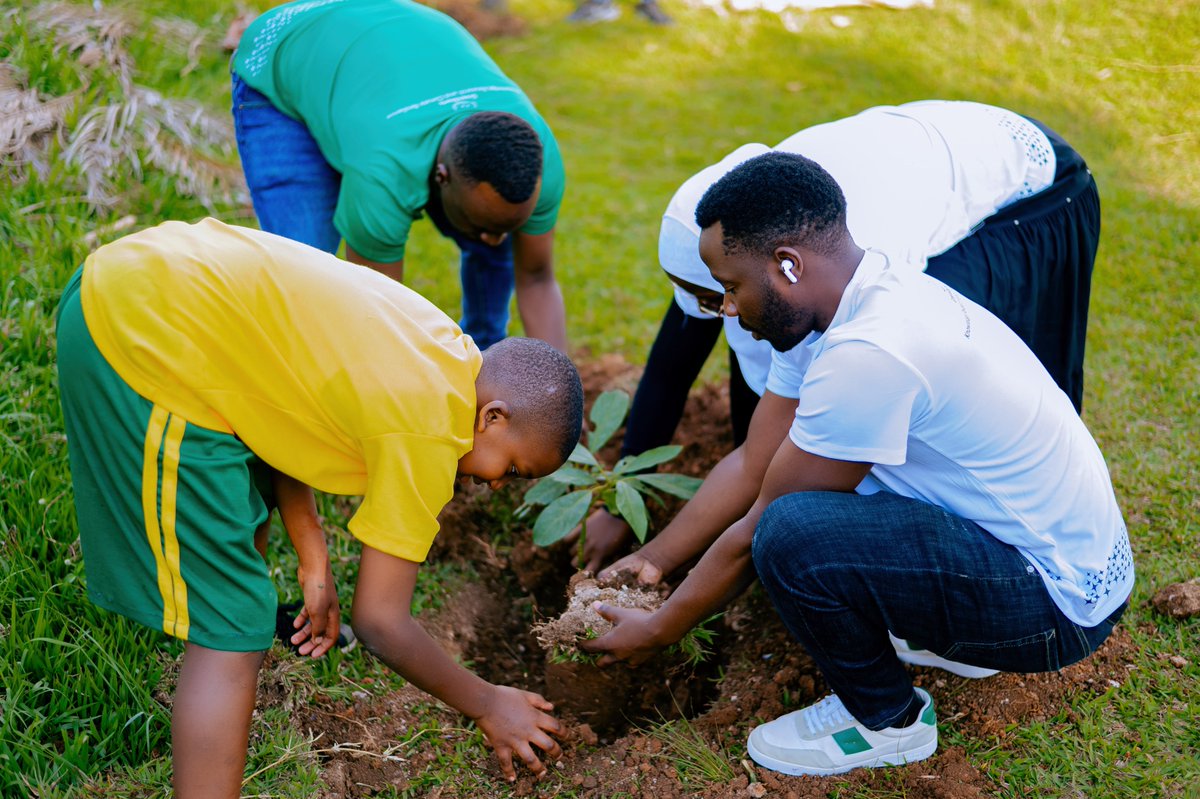 GreenStarzHub's tweet image. GreenStarzHub(GreenStars)- Climate Team, together with @sos_children&apos;s Villages International School - in Kigali, launched the “One-Student-One-Tree” Initiative, which is one of the flagship sections of the #UMURINGA-Green-Awareness Project.

👉🏽 watch: youtube.com/watch?v=amKkj7…