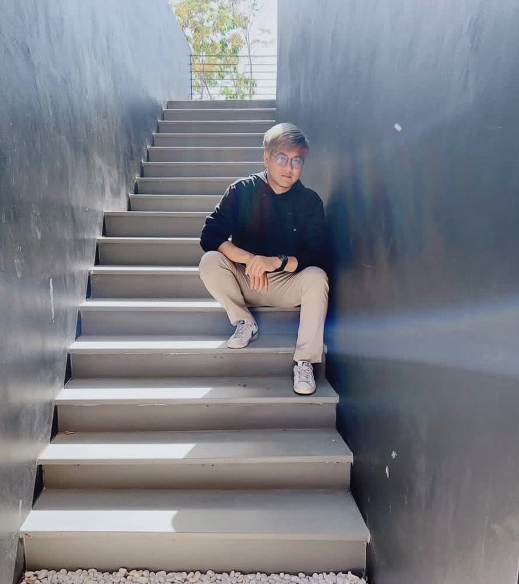 เพราะฉันเพิ่งบอกรักไป
และเขา ก็รับฟังทุกอย่าง ทุกถ้อยคำ
เหมือนความฝัน แต่ฉันเองก็ไม่อาจแน่ใจ
พรุ่งนี้ เรื่องของเราจะสุข หรือแสนเศร้า

🥺