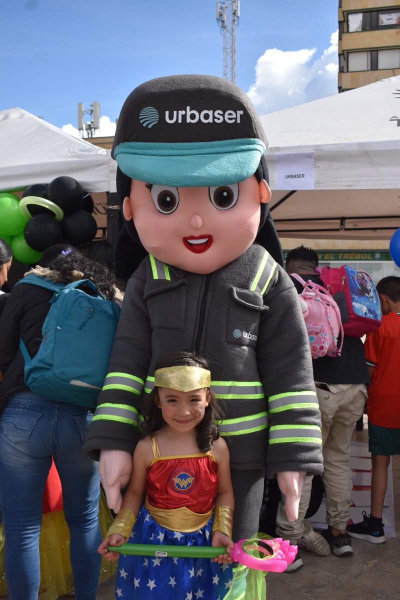 Entre disfraces, juegos y sonrisas… así vivimos este Halloween en la Plaza de Bolívar 🎃💚
Con la <a href="/AlcaldiaTunja/">Alcaldía Mayor de Tunja</a>  compartimos una jornada mágica llena de aprendizaje y diversión 🌟