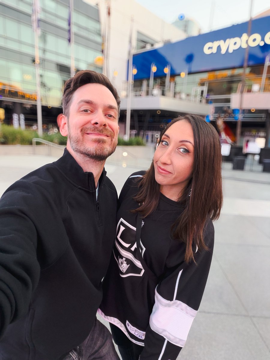 Pinsky's tweet image. Post-#AdobeMAX @LAKings game with @MichellePinsky 🏒