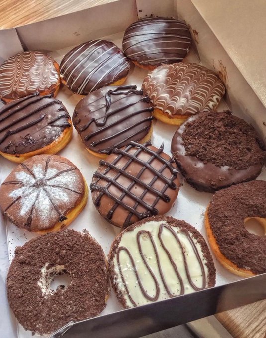 FoodPleaser's tweet image. Chocolate Donuts 🍩