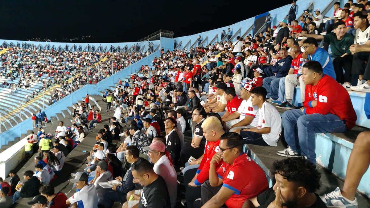 alpiedeldeporte's tweet photo. Se viene uno de los clásicos por excelencia en el fútbol centroamericano | #Olimpia vs #Alajuelense - 8 pm https://t.co/lehrCHMOr1