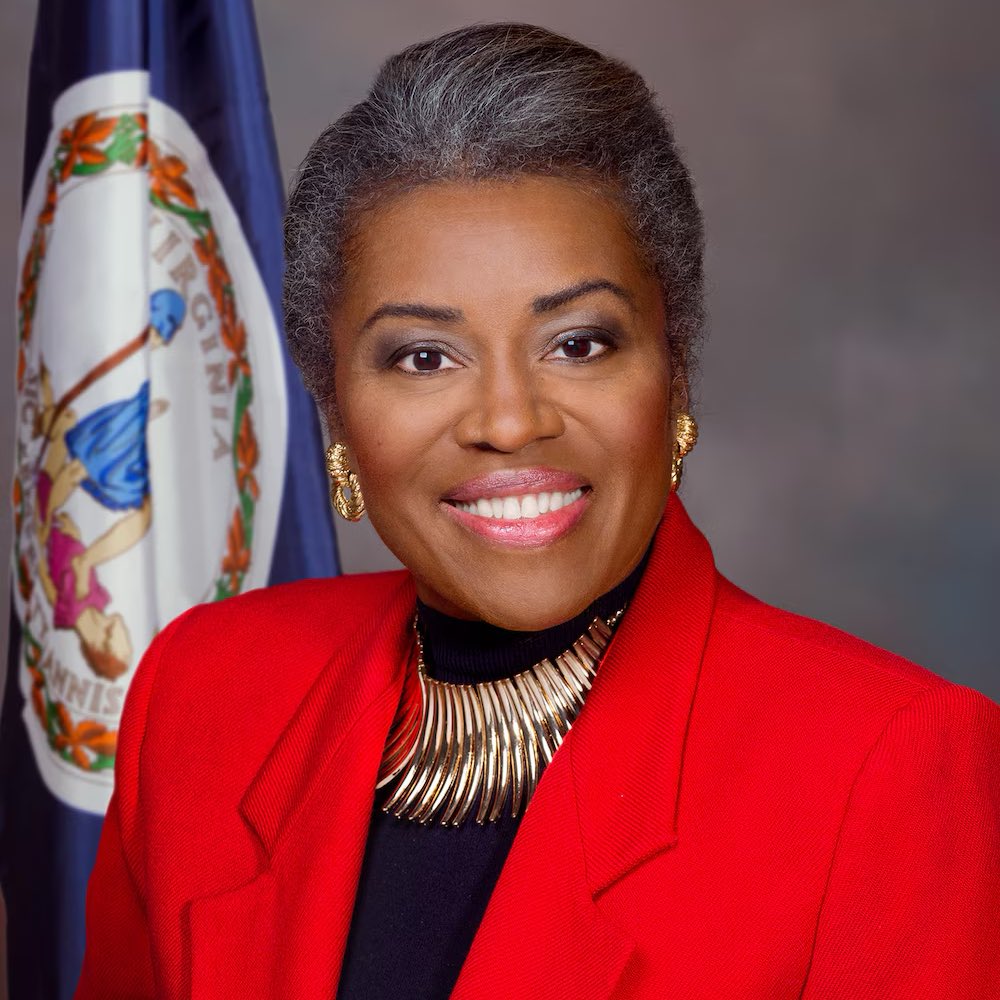 itscarterhughes's tweet image. 🚨HOLY COW: Virginia Gov. Glenn Youngkin has issued an Executive Order removing illegal aliens from VA voter rolls and established a procedure to prosecute, per VPM.
Youngkin has endorsed Winsome Sears.
Do you support this move he made?