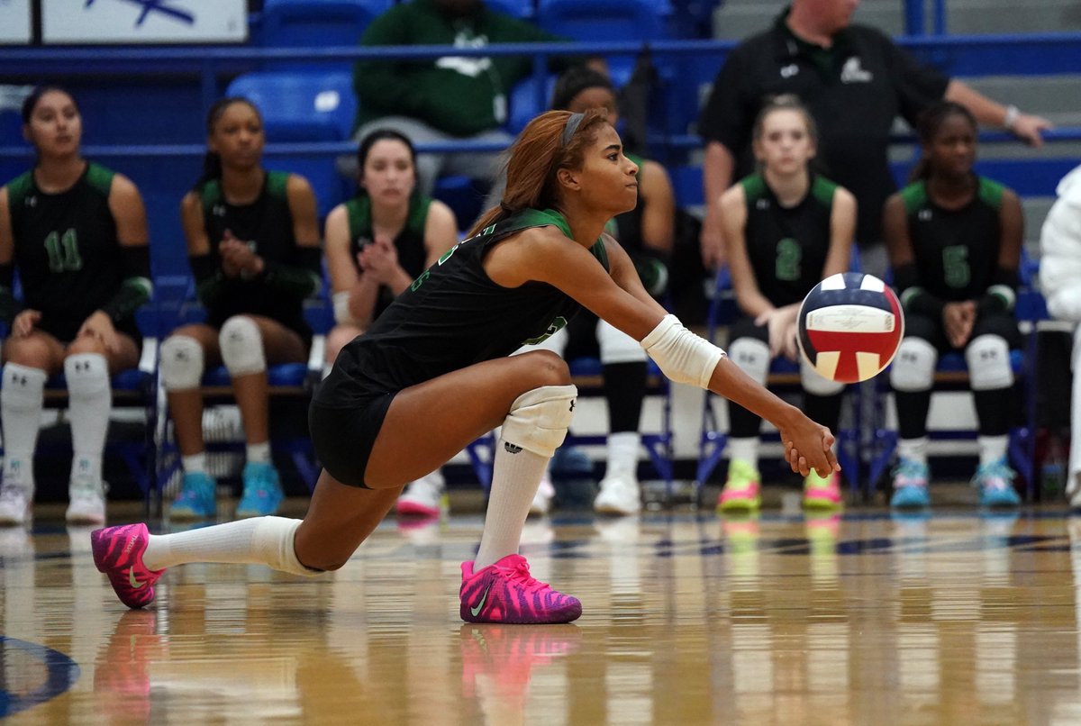 KilleenISD_'s tweet image. BI-DISTRICT CHAMPS! 
Ellison defeated Midlothian Heritage in comeback fashion 27-25, 18-25, 17-25, 25-13, 15-9 in a Class 5A Division II first-round match Thursday in Robinson!!! Congrats, Lady Eagles!!! #WeAreKISD