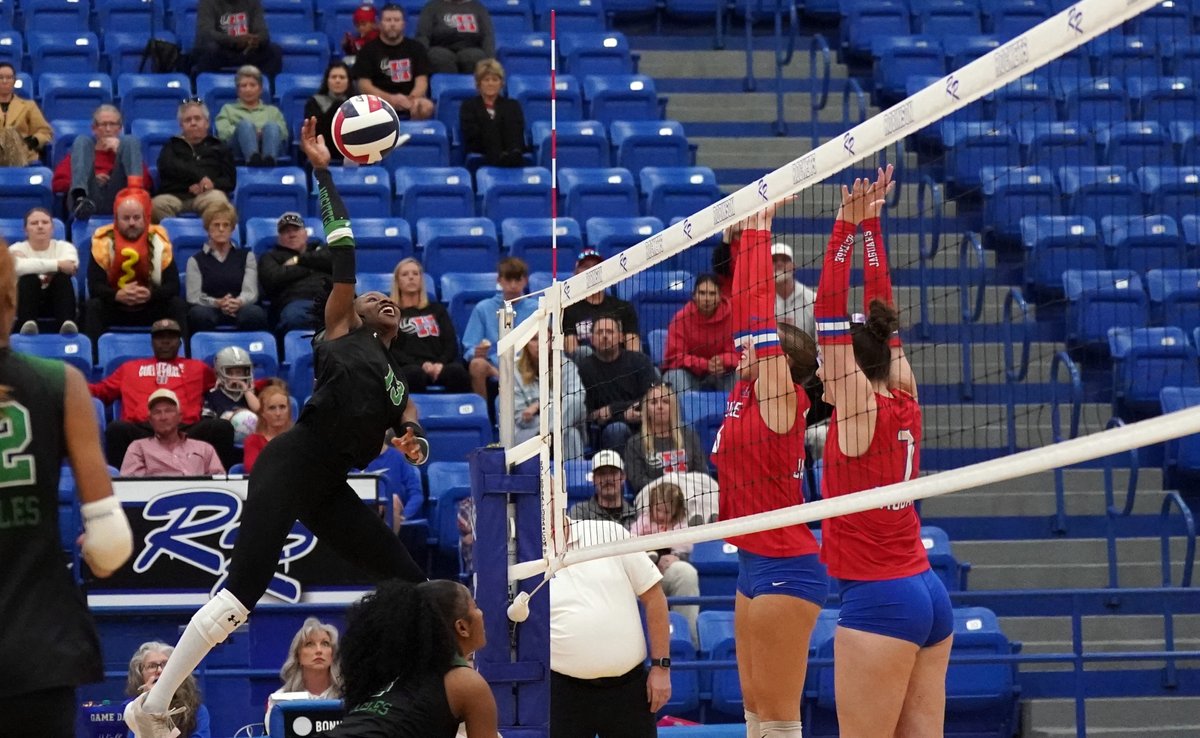 KilleenISD_'s tweet image. BI-DISTRICT CHAMPS! 
Ellison defeated Midlothian Heritage in comeback fashion 27-25, 18-25, 17-25, 25-13, 15-9 in a Class 5A Division II first-round match Thursday in Robinson!!! Congrats, Lady Eagles!!! #WeAreKISD