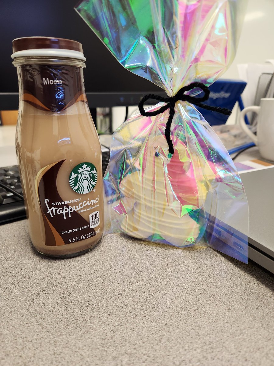JoseLSilvaSmith's tweet image. What a sweet surprise from our amazing @CECAclint_isd counseling department today! Thank you Mr. Suarez &amp;amp; Ms. Gonzalez for the delicious treats—yummy &amp;amp; much appreciated! You are the best! ❤️😉 🙌 #CECAclint_isd #ClintISD #WeAreClintISD #CECAFamily #Gratitude