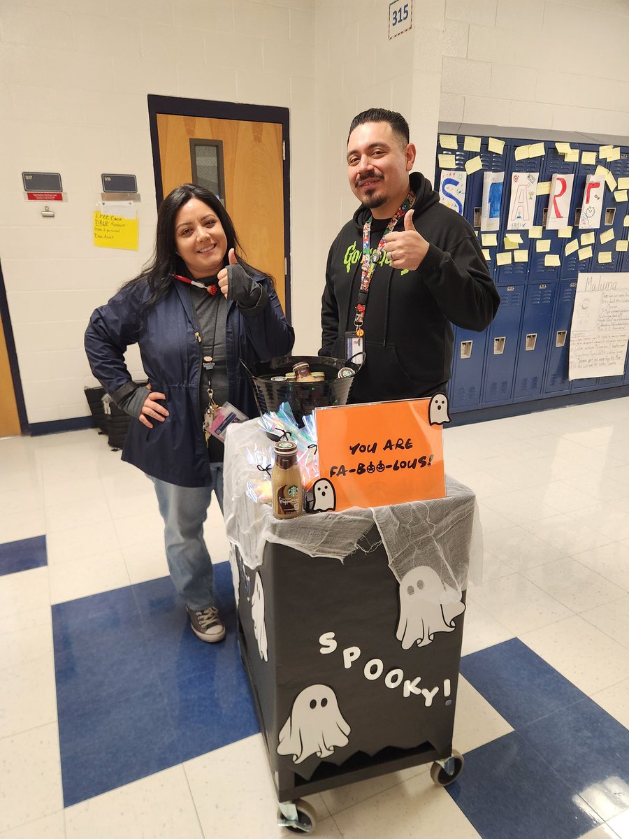 JoseLSilvaSmith's tweet image. What a sweet surprise from our amazing @CECAclint_isd counseling department today! Thank you Mr. Suarez &amp;amp; Ms. Gonzalez for the delicious treats—yummy &amp;amp; much appreciated! You are the best! ❤️😉 🙌 #CECAclint_isd #ClintISD #WeAreClintISD #CECAFamily #Gratitude