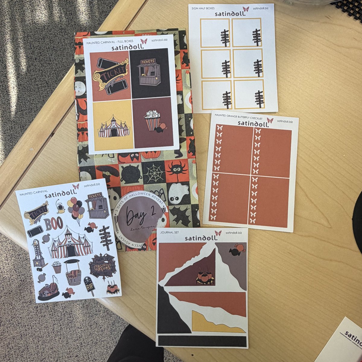 thetthinks's tweet image. Halloween Advent Day 1 - Haunted Carnival 🎠🎢🎟️

Use code THERESA20 at @satindollco.’s website to get a free doll and a discount!