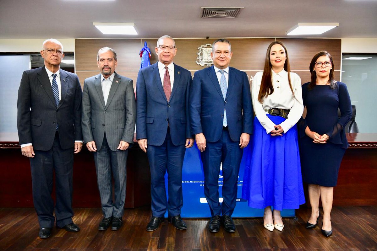 juntacentral's tweet photo. JCE incorpora en nueva Cédula símbolos patrios tras aval del Instituto Duartiano y la Comisión Permanente de Efemérides Patrias

Ampliar aquí  🔗https://t.co/cVRKtJZ8Yh https://t.co/NnVEabi0AQ