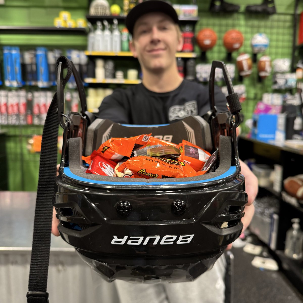 PIASKato's tweet image. Happy Halloween, 🎃 everyone! Dave “borrowed” the store card and bought the biggest bag of candy he could find, so come see us this weekend and help us eat it all. #piaskato
