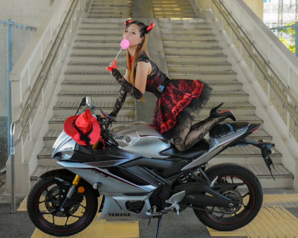 akiemon_r3's tweet image. ᴛʀɪᴄᴋ ᴏʀ ᴛʀᴇᴀᴛ!✌︎·͜· ❤︎♪̆̈🍭

もうこんなんやれないから
4年前のはしゃいだ写真ぶっ込んどく⸜( ᐛ )⸝

たかが4年されど4年…🤨👵🏼🍬*⋆

あ、朝イチで棟梁にトリックオアトリート言ったらちゃんと菓子パンもらいました😋

 #happyhalloween - ̗̀ 🎃  ̖́-