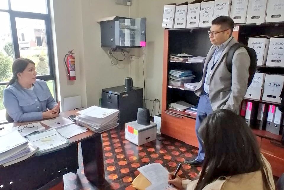 AzuayCJ's tweet photo. #CJEnTerritorio ⚖️

¡La labor en #Azuay continúa!
Equipos técnicos de la Dirección Nacional de Gestión Procesal del #CJ recorren las unidades judiciales de #SantaIsabel y #SanFernando para revisar el Sistema de Turnos y asegurar una atención ágil y eficiente para los usuarios. https://t.co/kNTWLWcVsH