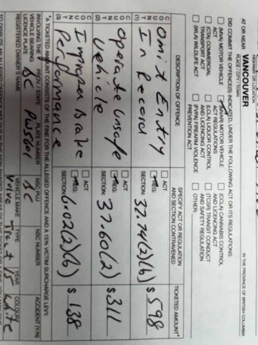 VPDTrafficUnit's tweet image. Completed investigation on MVI at McGill St off ramp (occurred last week).  Undiscovered crack on leaf spring led to full break which caused the axle to shift, which caused jackknife and rollover, which caused fuel tank puncture, which caused diesel to spill onto road.  A…