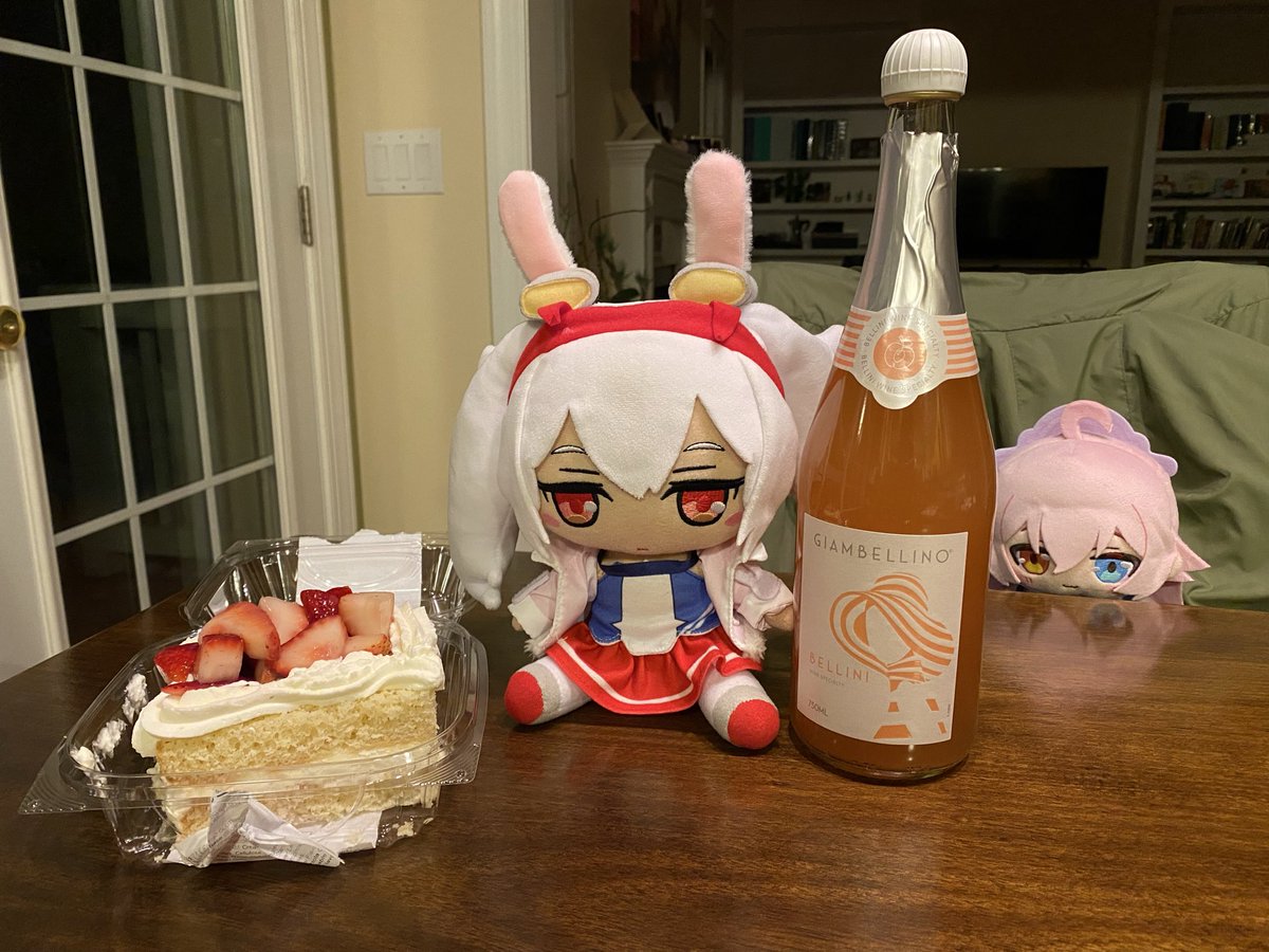 Sorry I had to work overtime today😭But I’m back and got cake and alcoholic drink for Laffey. Happy birthday Laffey
#ラフィー進水日