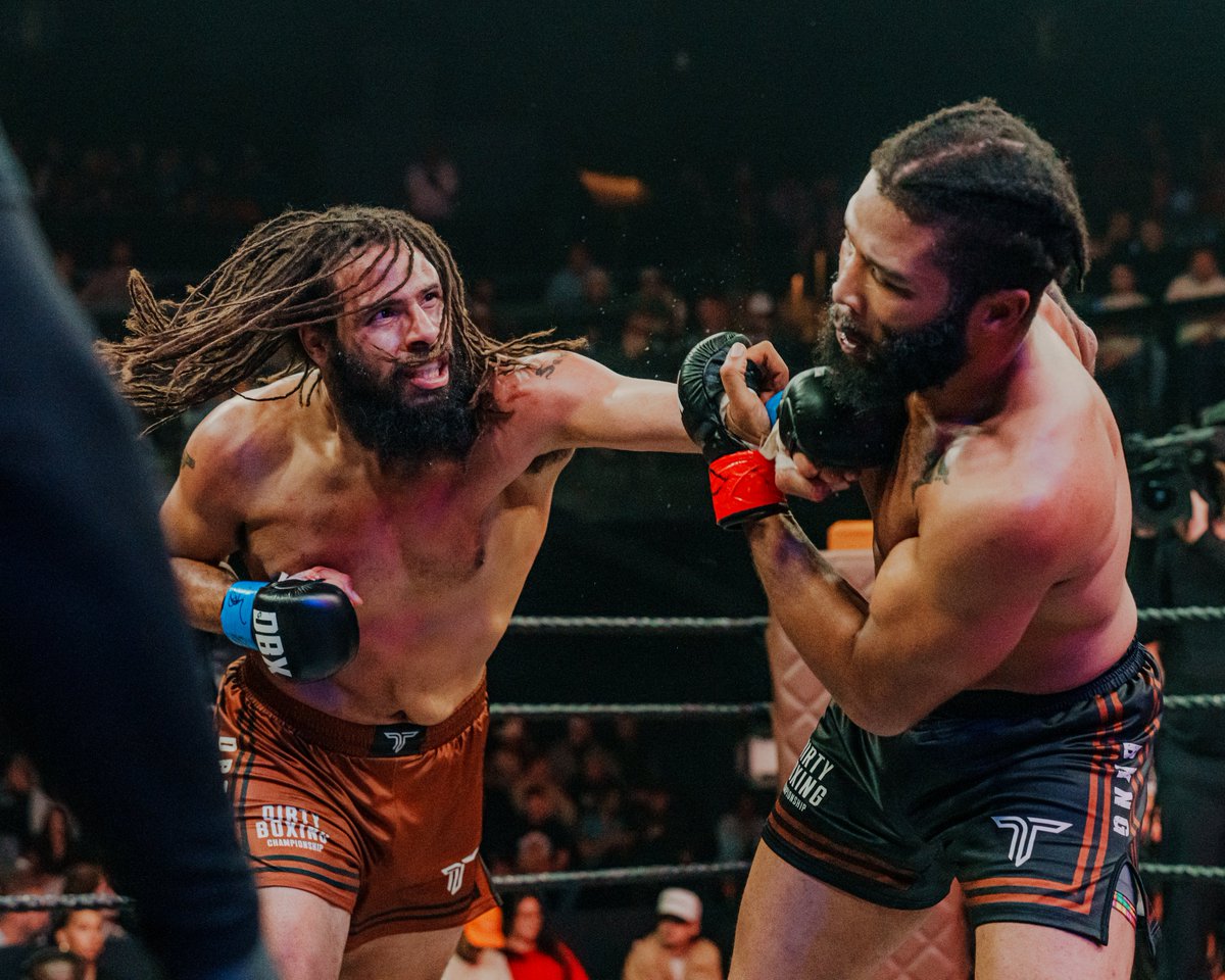 DirtyBoxing_'s tweet image. JAMES CANNON GETS IT DONE! 🔥 

WATCH Live &amp;amp; Free right now on our Youtube Channel! 🔥 Link in Bio! #DBX4