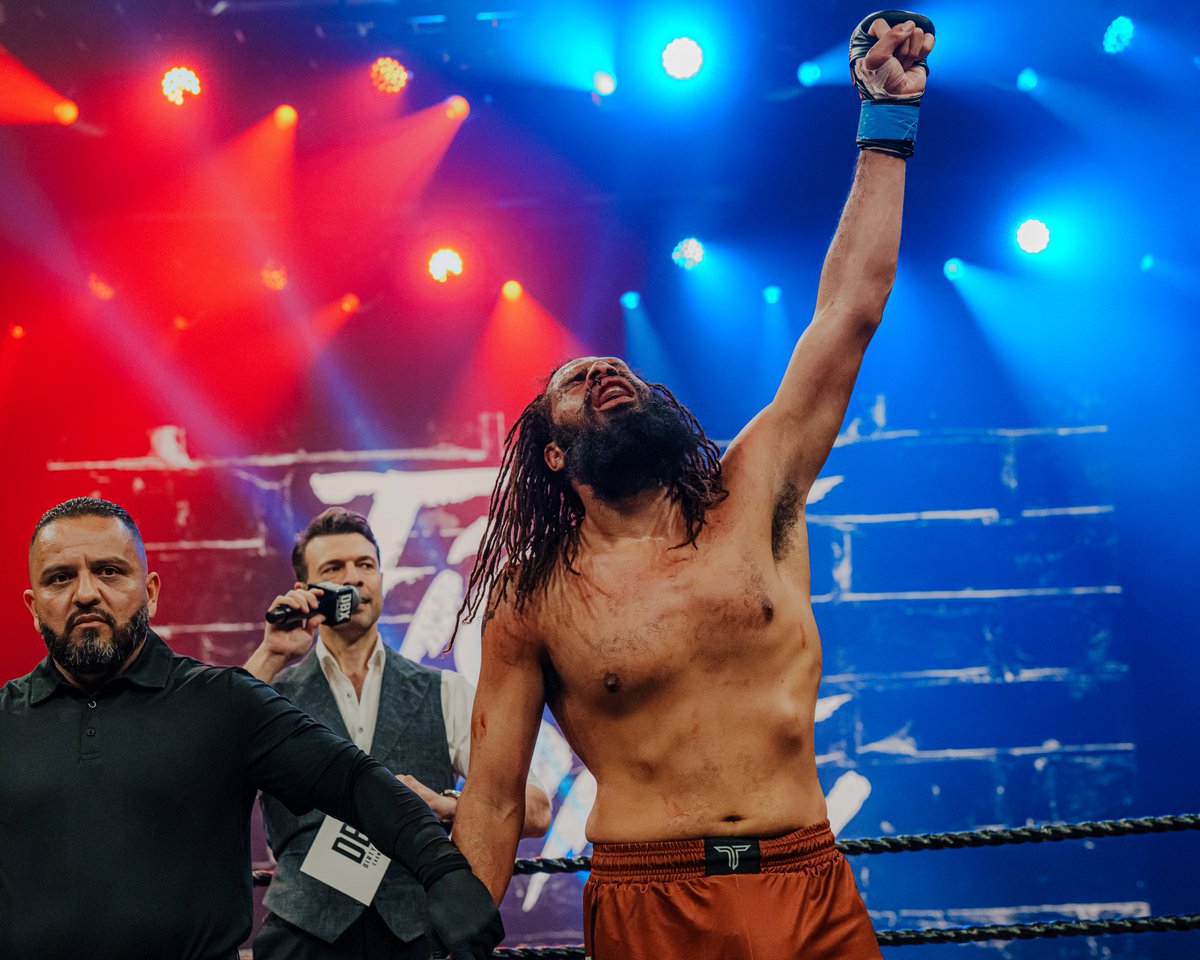 DirtyBoxing_'s tweet image. JAMES CANNON GETS IT DONE! 🔥 

WATCH Live &amp;amp; Free right now on our Youtube Channel! 🔥 Link in Bio! #DBX4