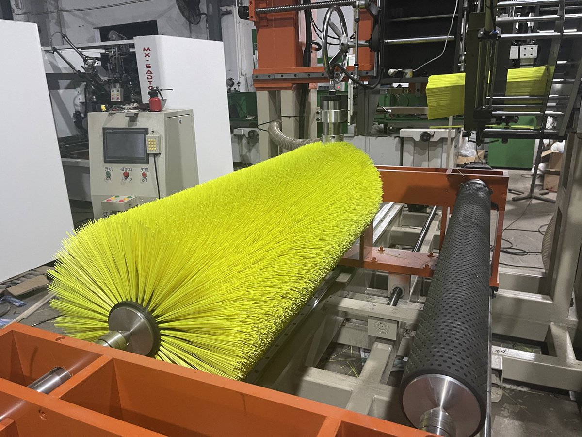 MeixinCrystal's tweet image. Meixin 4Axis 2Drilling 1Tufting Roller Brush Making Machine 
Special Design, double output!

This machine is the most efficient in producing technical roller brushes, equipped with a 2-drill-1-plant system that operates simultaneously,
#brush #brushmaking #brushmakingmachine