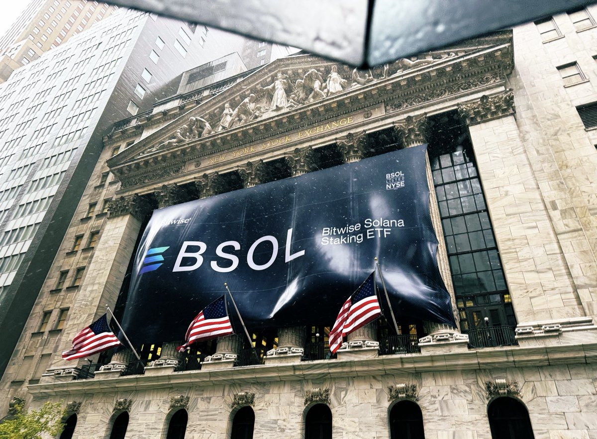 NateGeraci's tweet image. Solana takeover of NYSE…

Wild to see these pics.

Spot crypto ETFs = bridge b/w tradfi &amp;amp; defi 

Present vs future.