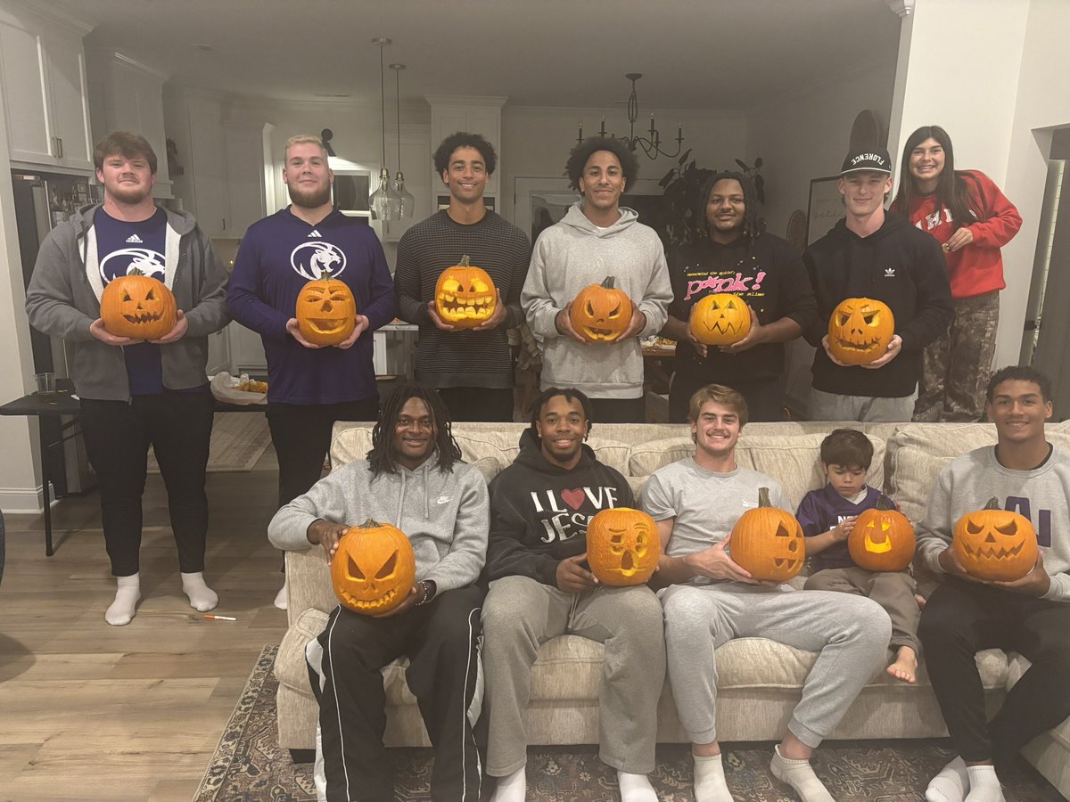 BrentDearmon's tweet image. One of our family’s favorite traditions.
Pumpkin 🎃 Carving with the leaders.

#RoarLions 🦁 🎃