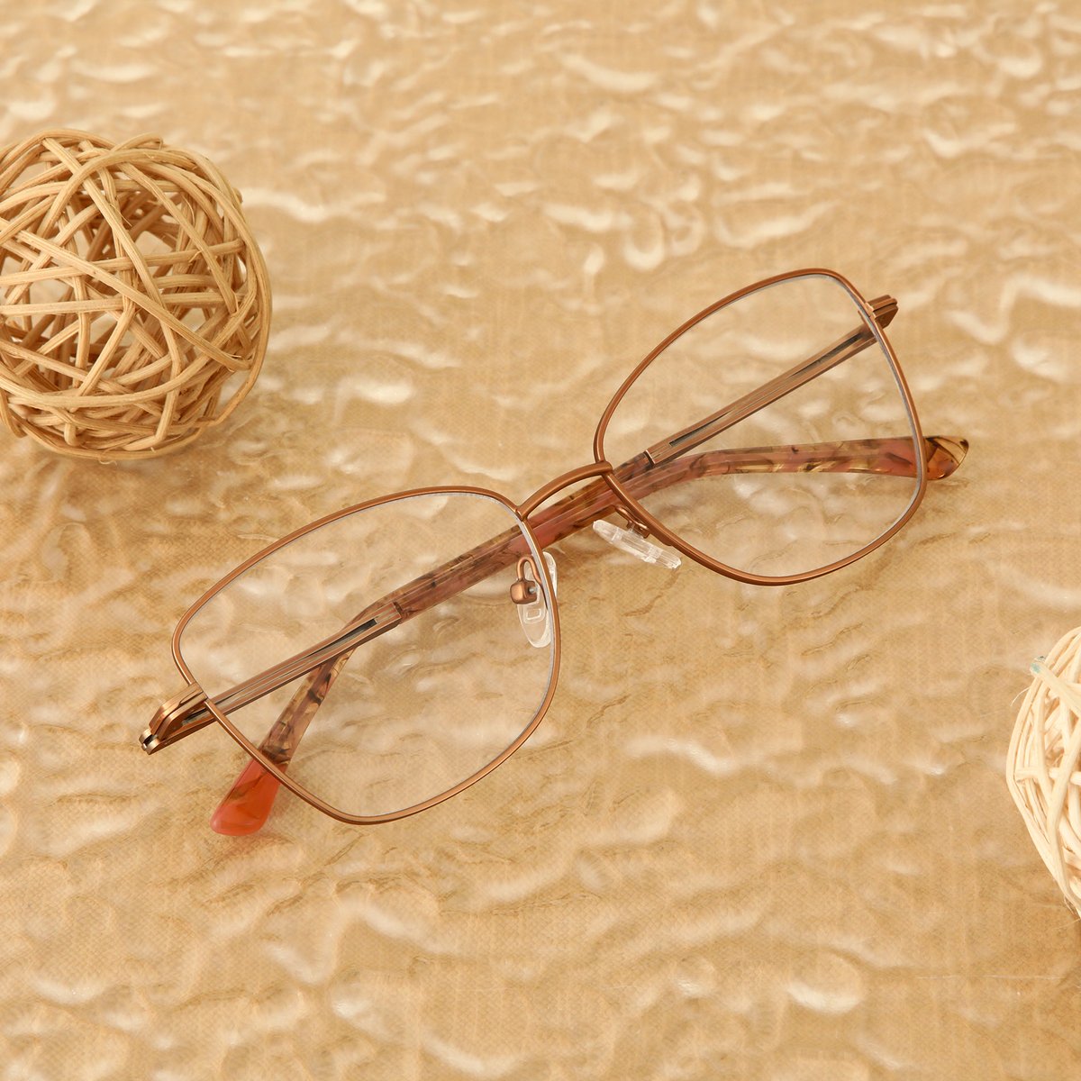 StiloOptical's tweet image. S242XS1696M

-Modern metal shape with subtle color details on rim wire;
-Double flex system without spring to maximize the comfortable use;
-The accuracy of the assembly shown through the matte &amp;amp; shiny finishing;

stilo-group.com/product/s242xs…

#stilooptical #stiloeyewear #spectacles