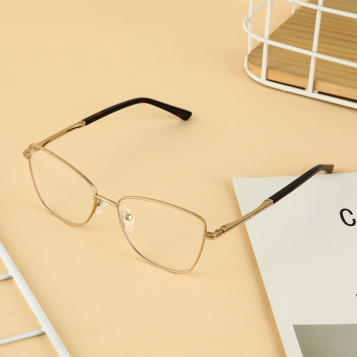 StiloOptical's tweet image. S242XS1696M

-Modern metal shape with subtle color details on rim wire;
-Double flex system without spring to maximize the comfortable use;
-The accuracy of the assembly shown through the matte &amp;amp; shiny finishing;

stilo-group.com/product/s242xs…

#stilooptical #stiloeyewear #spectacles