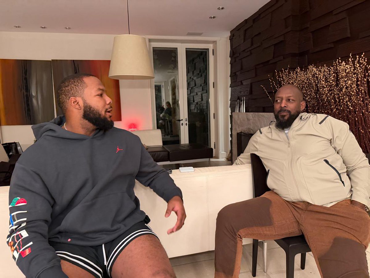 VladGuerrero27's tweet photo. Momentos como este son los que realmente cuentan. ❤️ Compartiendo risas y momentos memorables 🙌🏾

These are the moments that truly matter. ❤️ Laughs, memories, and good vibes. 🙌🏾

#VG27 https://t.co/DnZWbr3Amo