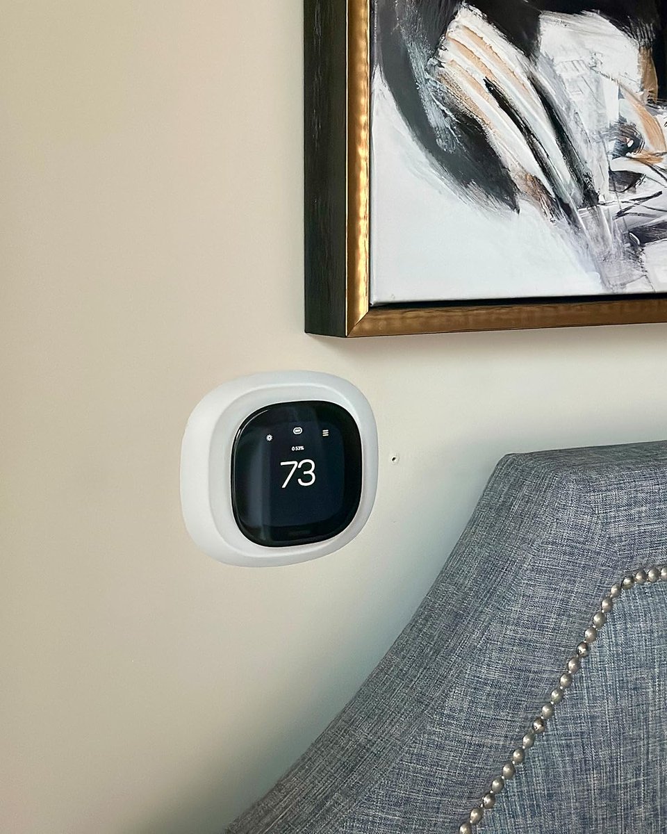 BubblyMoments's tweet image. Meet your home&apos;s new brain 🧠
The ecobee Smart Thermostat Premium doesn’t just regulate temperature — it learns, adjusts, and optimizes your comfort. 🔥❄️

🛍️ amzlink.to/az08tsTRGHIjb

#SmartHome #ecobee #HomeTech