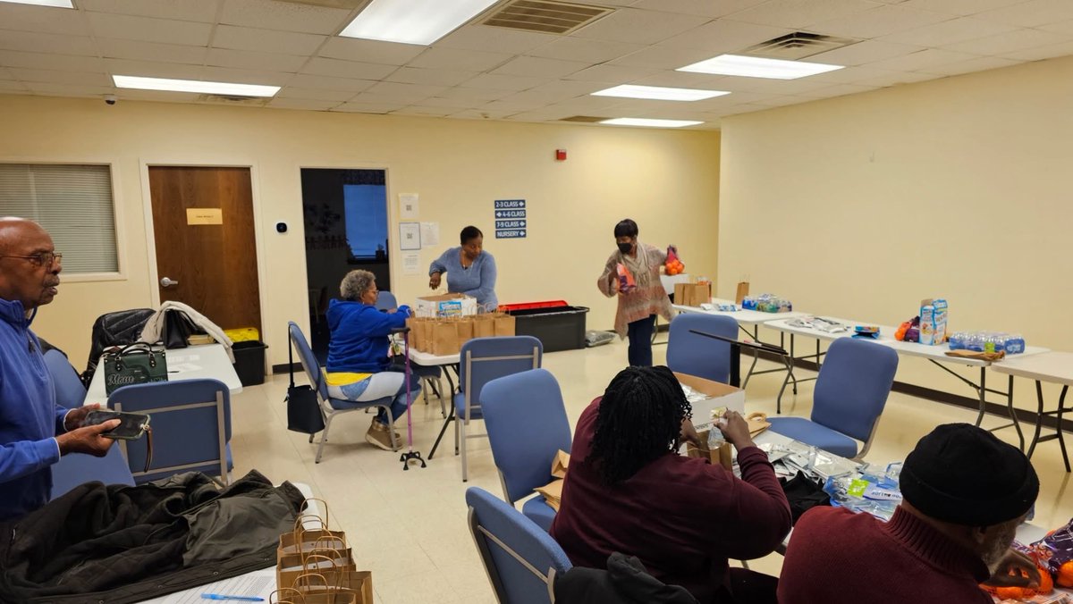 CFamC's tweet image. Thanks CFC Seasoned Saints for preparing toiletry care bags and snacks for the guests at Oak City Cares. Our volunteers will head there this Saturday morning. They will also distribute warm hats, gloves, socks, and emergency blankets. #wearecfc #cfccares